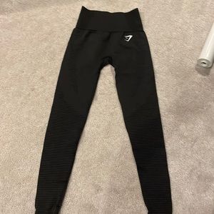 Gym shark leggings